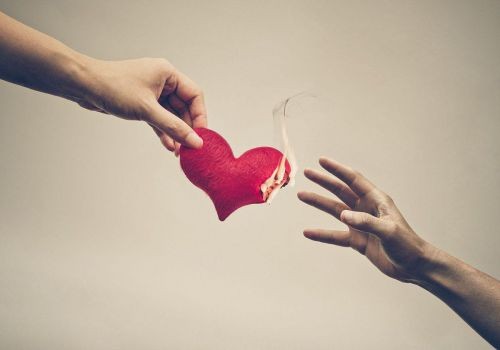 徐州出轨取证：﻿妻子买的车登记在丈夫名下离婚时如何分割